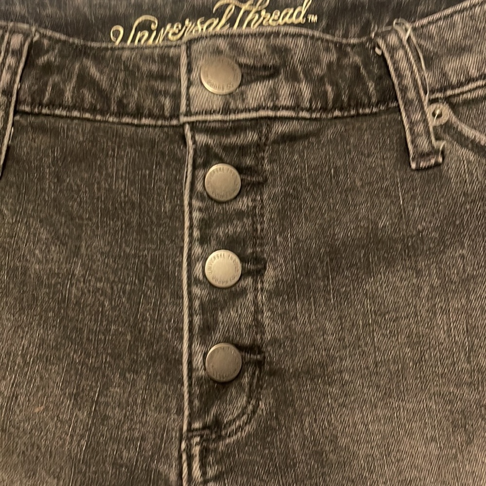 Universal Thread shorts - Picture 2 of 4